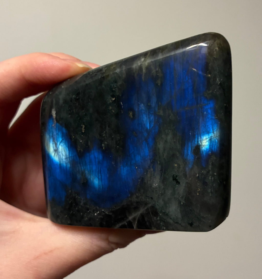 Labradoriitti freeform #4