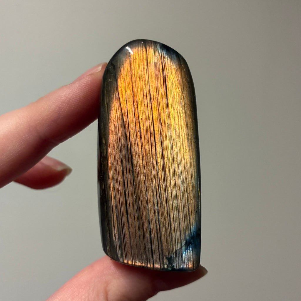 Labradoriitti pikku freeformit A-J