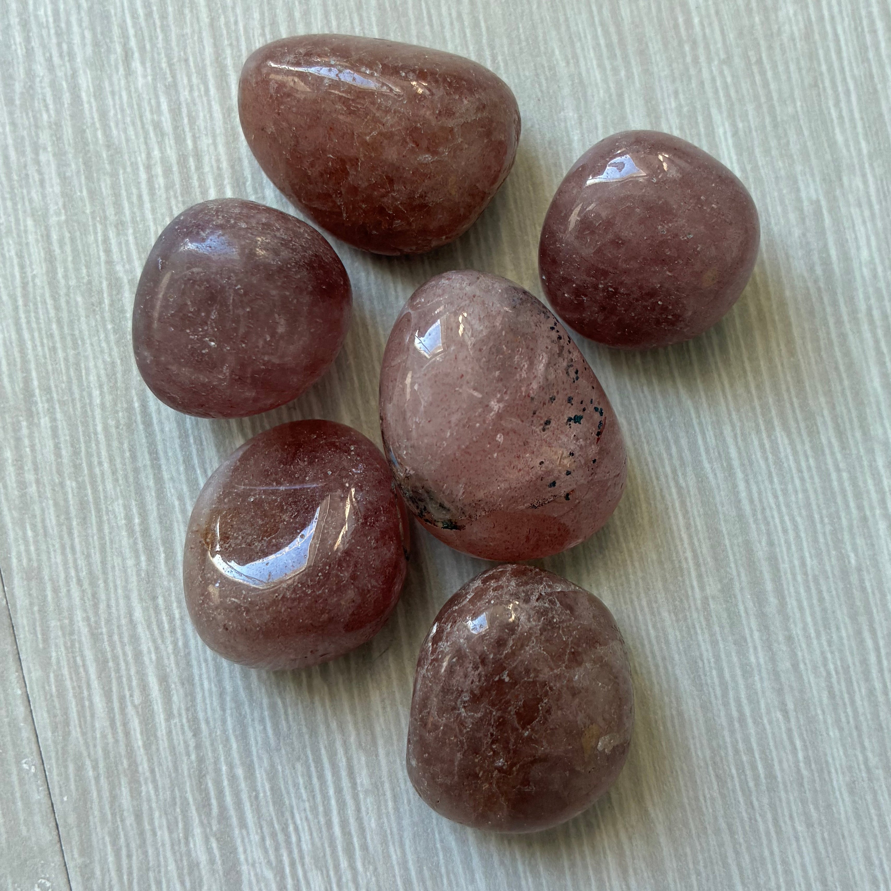 Mansikkakvartsi rumpuhiottu