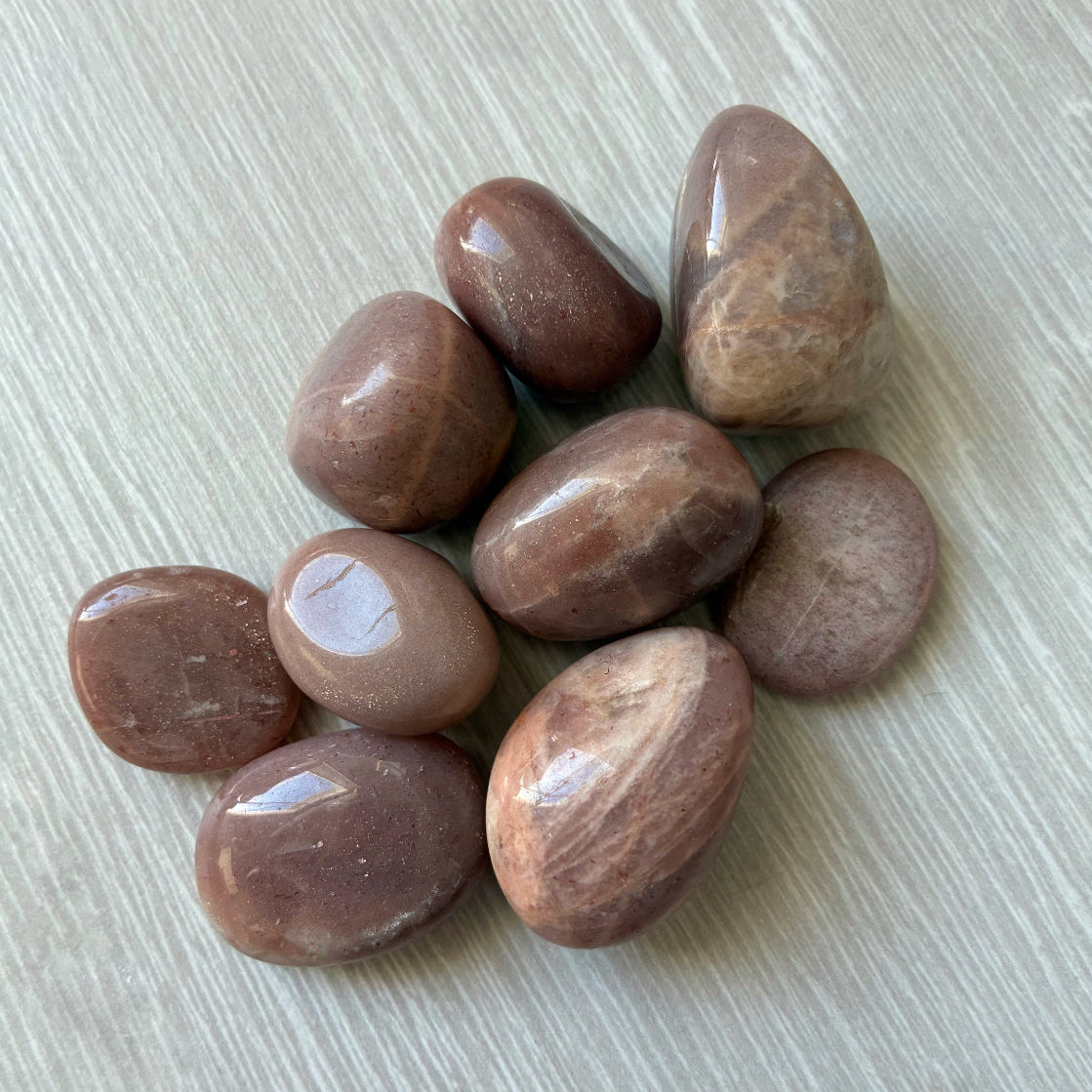 Persikkakuukivi rumpuhiottu