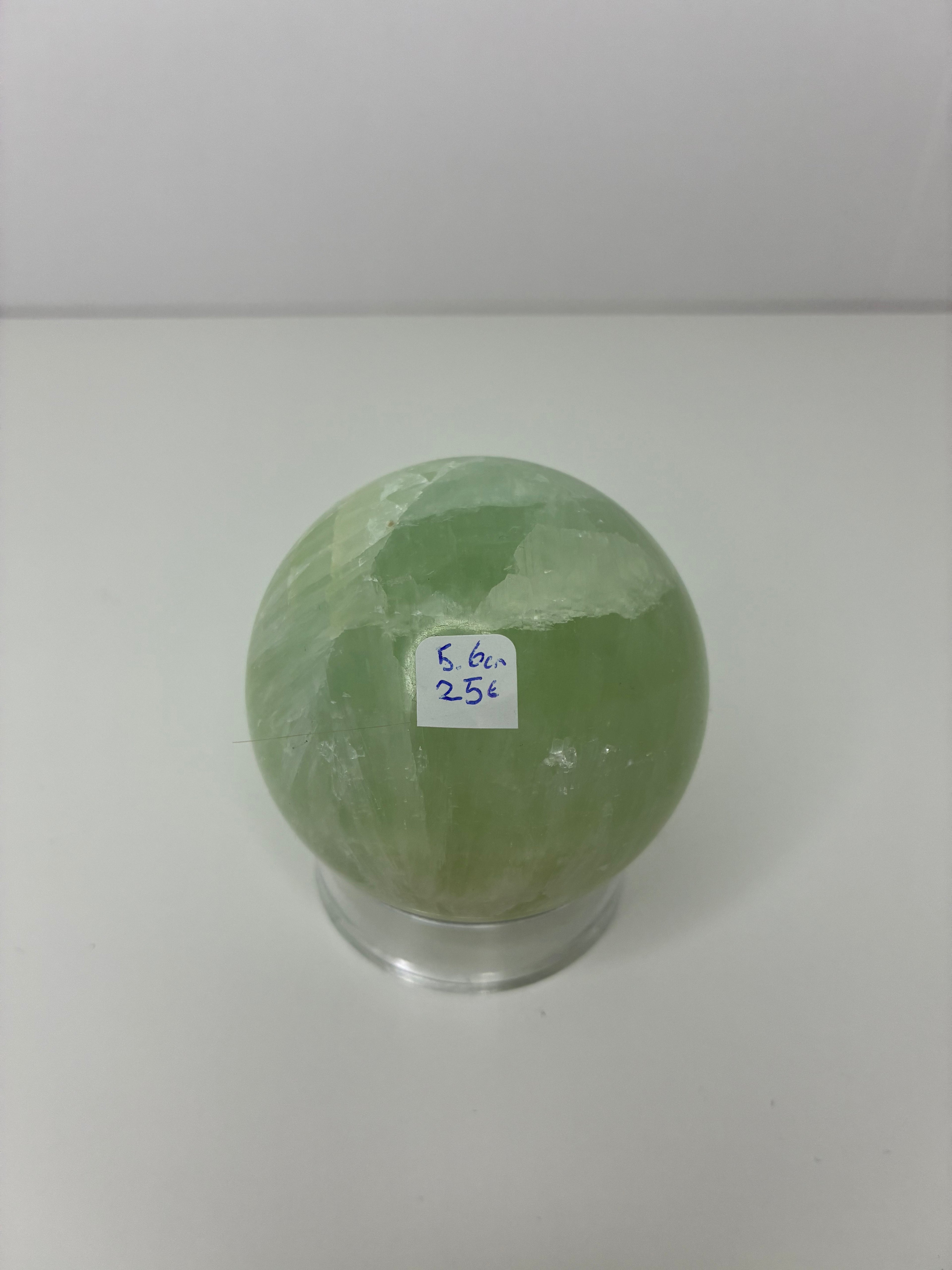 Pistaasikalsiitti kuula